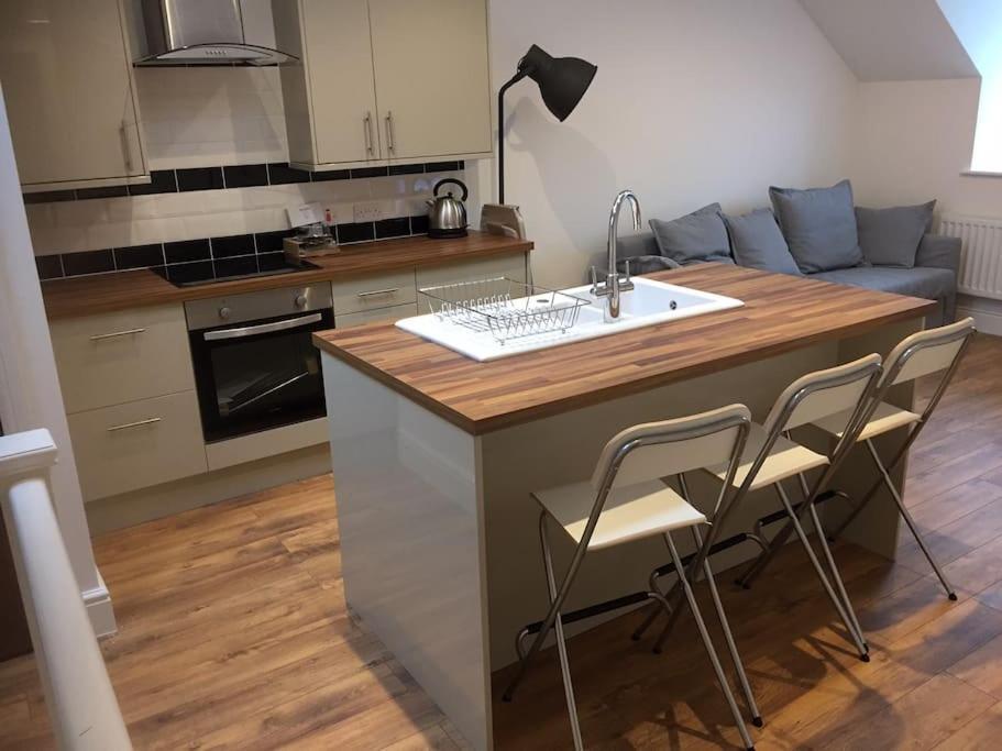 No. 8, 1 Bed, Sleeps 4 * Exmouth