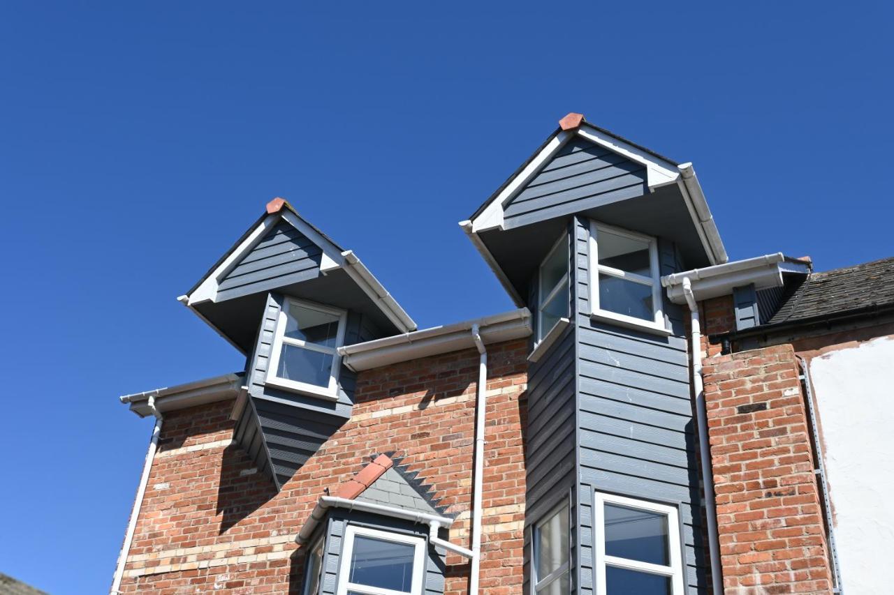 No. 8, 1 Bed, Sleeps 4 * Exmouth